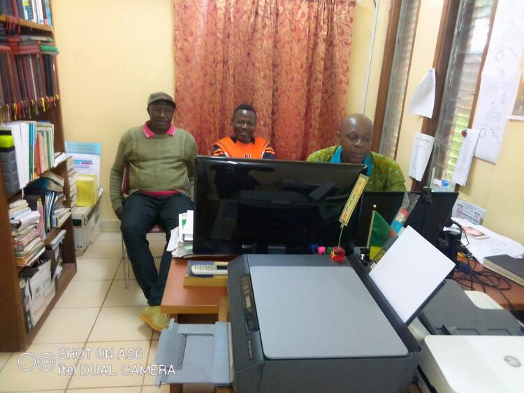 Ɓot o til ɓiɓɛl ɓak tí isɛɛ